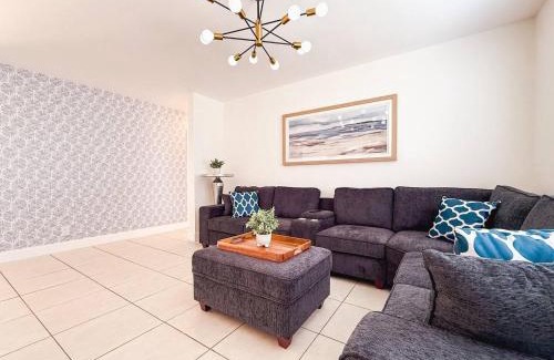 Fort Lauderdale House | Chic Fort Lauderdale Escape Pool Waterfront