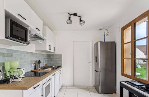 Meaux Apartment | Chic friendly and spacious house