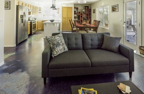 Sunrise Manor House | Chic home, king retreat w/spa en-suite, game room, huge yard, 8 mi to strip!