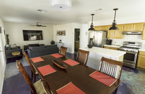 Sunrise Manor House | Chic home, king retreat w/spa en-suite, game room, huge yard, 8 mi to strip!