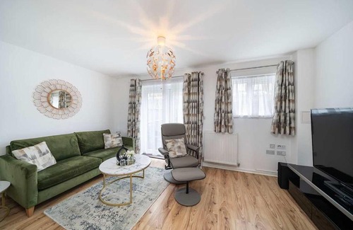 Gravesend House | Chic House With Parking And Private Garden