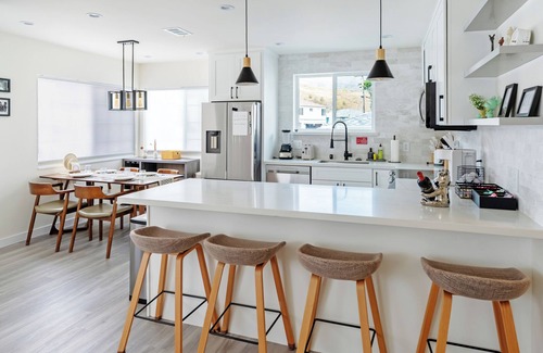 Paradise Valley House | Chic & Luxurious 3BR near SFO for Families/Executives EV Fast WiFi Free Parking