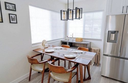 Paradise Valley House | Chic & Luxurious 3BR near SFO for Families/Executives EV Fast WiFi Free Parking