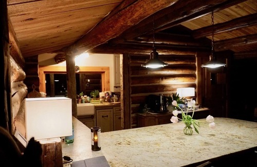 Wilson House | Chic luxurious Log cabin minutes from Jackson Hole ski resort and GTNP