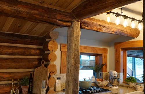 Wilson House | Chic luxurious Log cabin minutes from Jackson Hole ski resort and GTNP