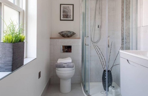 Marlow Villa | Chic & Luxurious Townhouse - Central Marlow