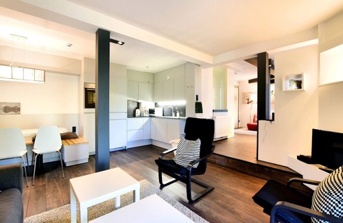 Robertville Villa | Chic Mansion in Robertville