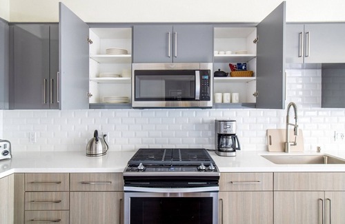 Milpitas Apartment | Chic Milpitas 1BR w/Gym, Pool, walk to BART + Great Mall, by Blueground