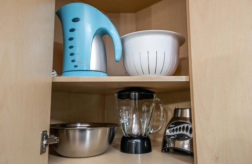 Northwest Edmonton House | Chic Modern Suitekingbedfireplace?centralclean