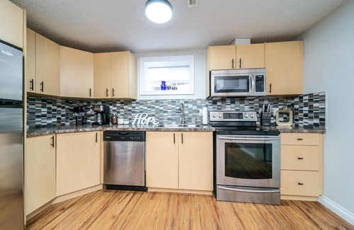 Northwest Edmonton House | Chic Modern Suitekingbedfireplace?centralclean