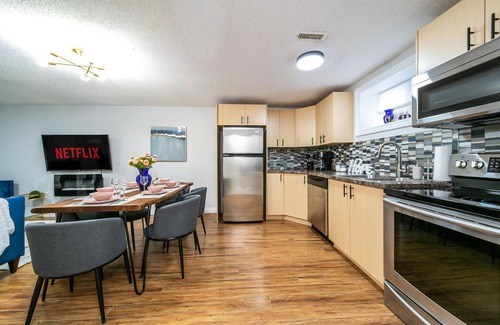 Northwest Edmonton House | Chic Modern Suitekingbedfireplace?centralclean