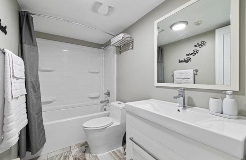 Town of Lloyd Apartment | Chic New York Studio with Kitchen