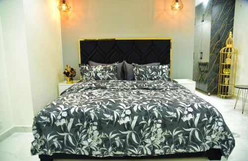 Gulberg Apartment | Chic Noir 1 Bedroom Apartment Gulberg