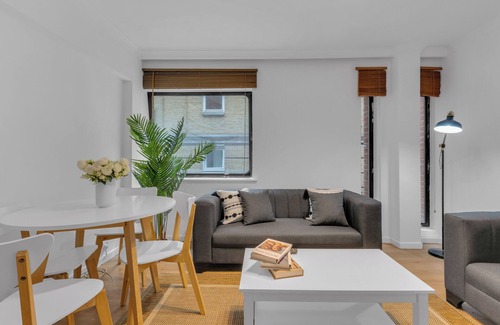 Queenhithe Apartment | Chic One Bed Apartment near Queens Quay by MySquare