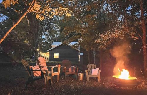 Smallwood House | Chic Renovated 'treehouse' With Hot Tub & Fire Pit