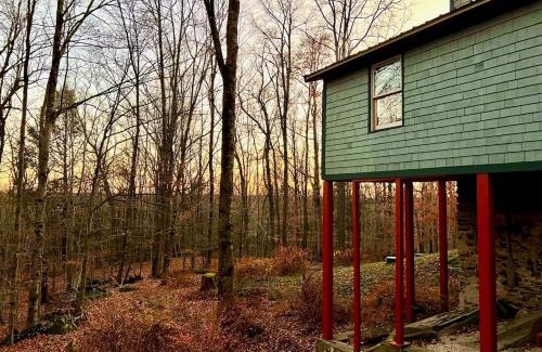 Smallwood House | Chic Renovated 'treehouse' With Hot Tub & Fire Pit