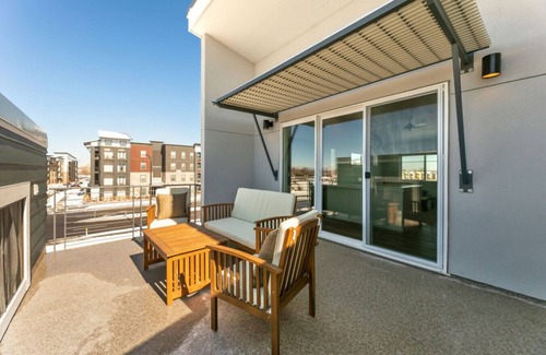 Old Town North House | Chic Retreat | Rooftop Fireplace | Ensuite Bathrooms