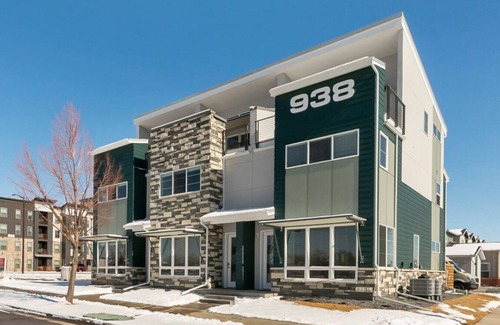 Old Town North House | Chic Retreat | Rooftop Fireplace | Ensuite Bathrooms