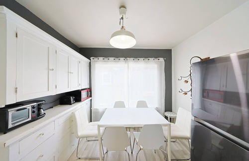 Marina Peninsula Apartment | CHIC Retro 2Bedroom Apartment
