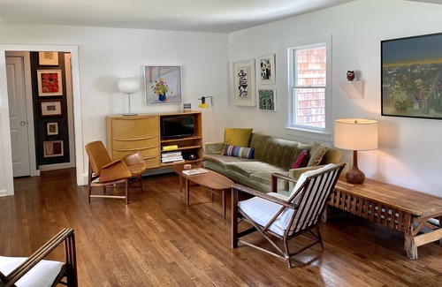 Noyack Cottage | Chic Sag Harbor Cottage walking distance to beaches and restaurants