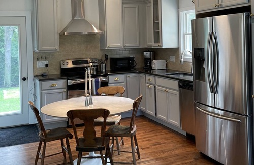 Noyack Cottage | Chic Sag Harbor Cottage walking distance to beaches and restaurants