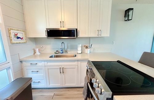 Foster Village Condo | Chic Salt Lake 2-Bedroom at Fairway Gardens | Pool