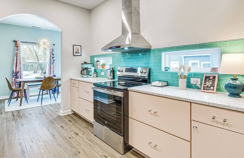 Indianapolis Cottage | Chic ‘SoBro Charmer’ w/Covered Porch!