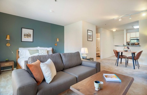 South Beach Apartment | Chic South Beach Studio w/Pool, Spa, facing the water, by Blueground