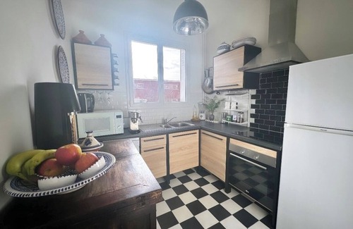 La Garenne-Colombes Apartment | Chic, spacious 3-bedroom apartment just a stone's throw from Paris