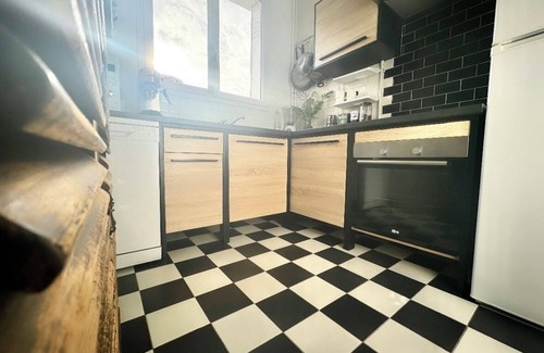 La Garenne-Colombes Apartment | Chic, spacious 3-bedroom apartment just a stone's throw from Paris