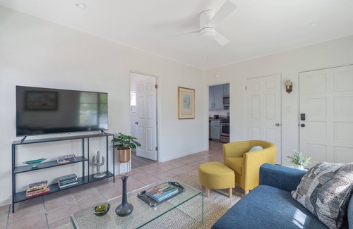 Warm Sands Apartment | Chic Spanish Style 1-bedroom apartment near downtown Palm Springs with WiFi, AC