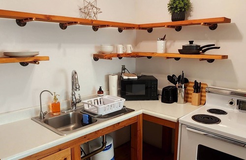 Yucca Valley Apartment | Chic studio in cool Yucca Valley with WiFi, AC on entire Unit B