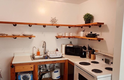 Yucca Valley Apartment | Chic studio in cool Yucca Valley with WiFi, AC on entire Unit B