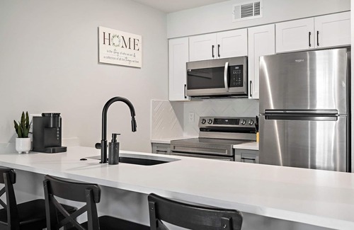 Zilker Apartment | Chic & Stylish 1BR Retreat near Zilker Park