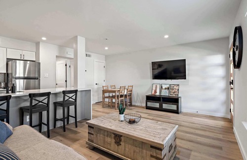 Zilker Apartment | Chic & Stylish 1BR Retreat near Zilker Park