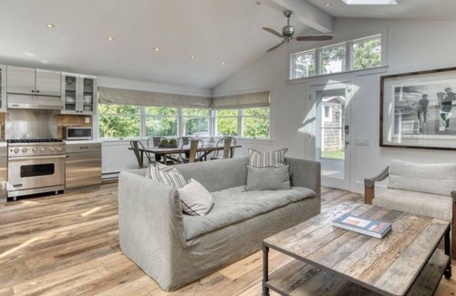 Beach Hampton Cottage | Chic Surfer Cottage in Amagansett Dunes - Private Oasis & Walk to Beach