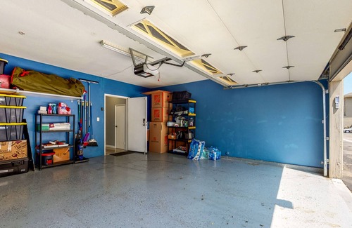 Los Angeles House | Chic Three-Tier Townhome in Gated Community - Near LAX, SoFi Stadium, DTLA