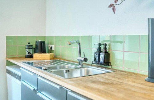 Wrangelkiez Apartment | Chic Urban Retreat Between Schlesisches Tor and Görlitzer Park