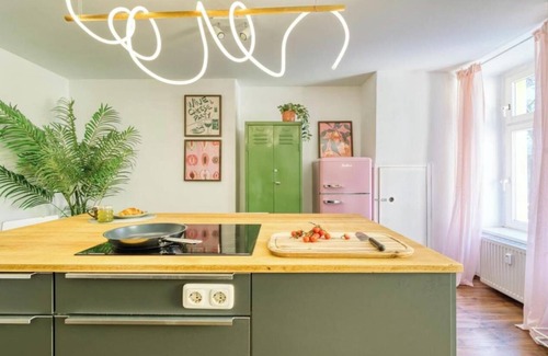 Wrangelkiez Apartment | Chic Urban Retreat Between Schlesisches Tor and Görlitzer Park