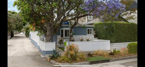 Venice House | Chic Venice Beach Bungalow Steps from the Canals & Beach