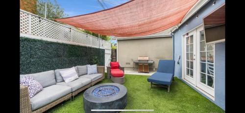 Venice House | Chic Venice Beach Bungalow Steps from the Canals & Beach