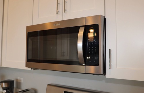 East Garfield Park Apartment | Chicago Oasis - Near United Center & Downtown