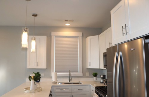 East Garfield Park Apartment | Chicago Oasis - Near United Center & Downtown