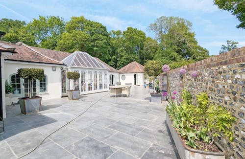 Chichester House | Chichester Lodge