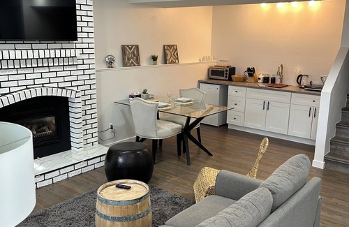 Southeast Calgary House | ChicRomantic1BedBSMTsuiteWIFISteamShower