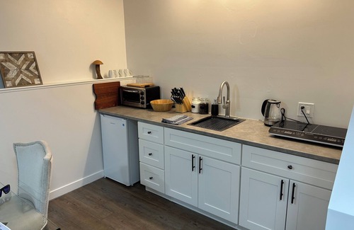 Southeast Calgary House | ChicRomantic1BedBSMTsuiteWIFISteamShower