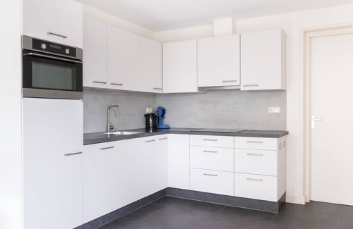 Scharendijke Cottage | Child-friendly 5-person bungalow