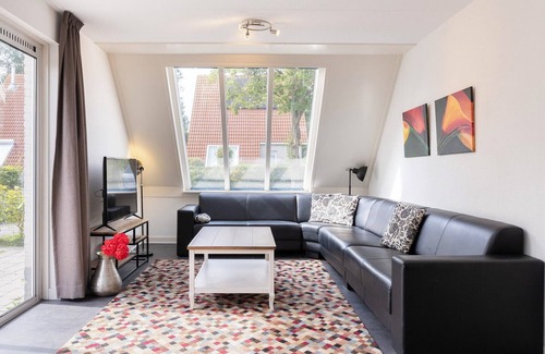 Scharendijke Cottage | Child-friendly 5-person bungalow