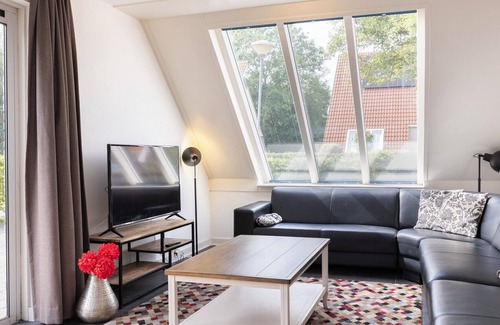 Scharendijke Cottage | Child-friendly 5-person bungalow