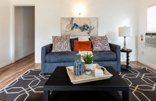 Downtown Redlands Apartment | Chill · Charm · Deluxe Duplex · 节省每月住宿费用